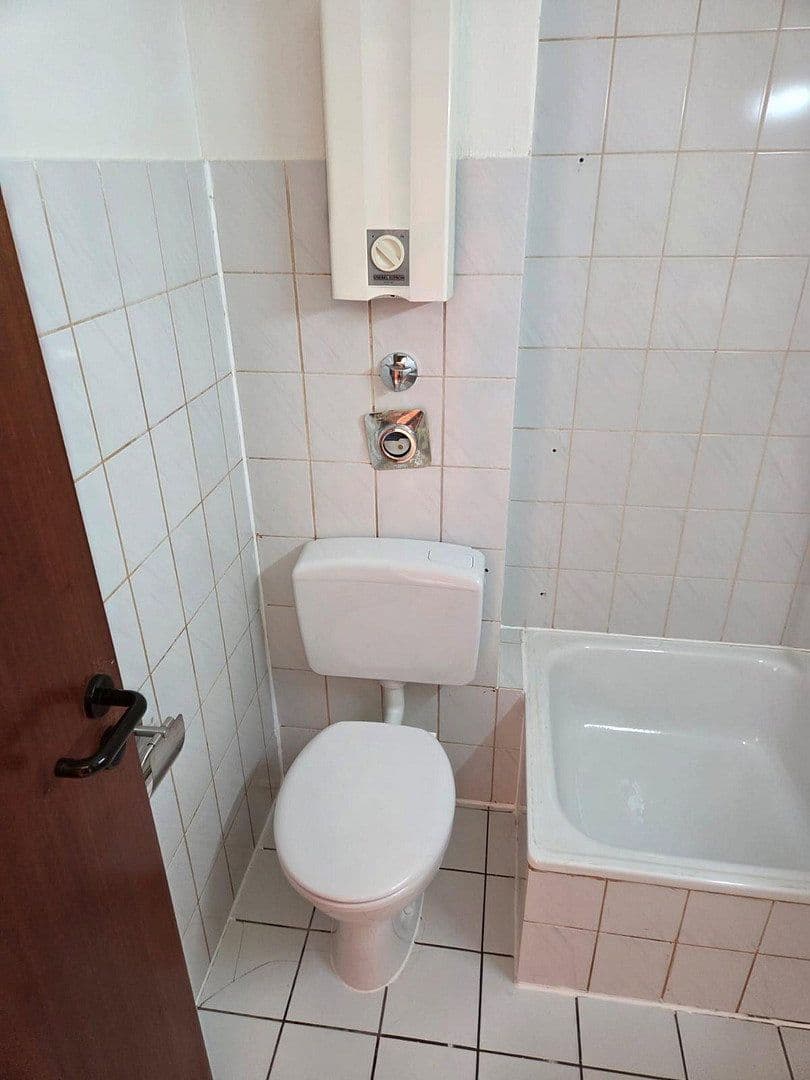 Prenájom bytu 1-izbový 24 m², Further Str. 115a, Düsseldorf, Severné Porýnie - Westfálsko Prenájom bytu 1-izbový 24 m², Further Str. 115a, Düsseldorf, Severné Porýnie - Westfálsko