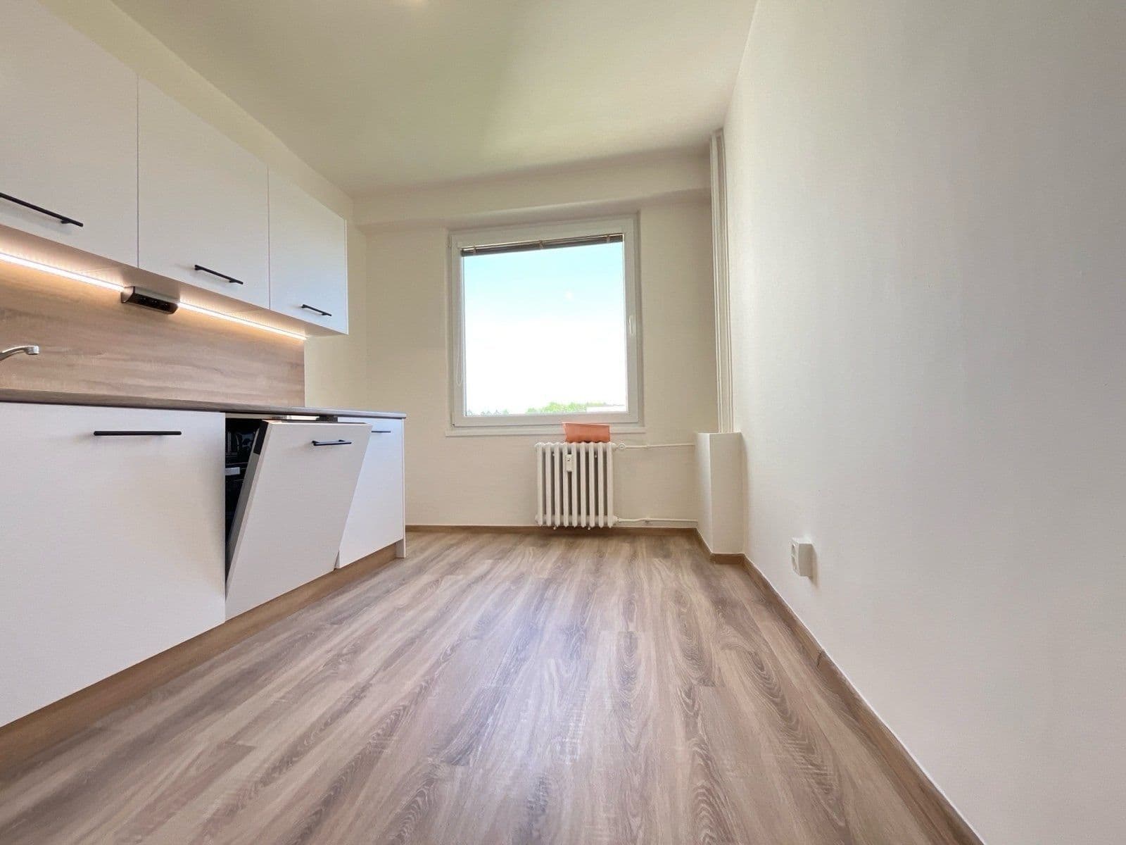 Prenájom bytu 3-izbový 67 m², Dlouhá třída, Havířov, Moravskoslezský kraj Prenájom bytu 3-izbový 67 m², Dlouhá třída, Havířov, Moravskoslezský kraj