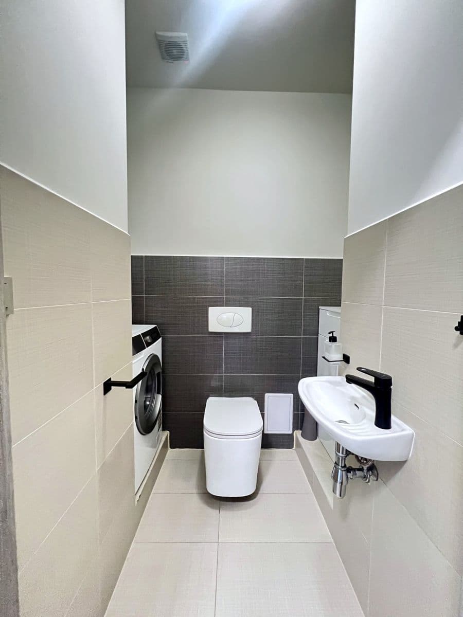 Predaj bytu 2-izbový 58 m², Černokostelecká, Praha, Praha Predaj bytu 2-izbový 58 m², Černokostelecká, Praha, Praha