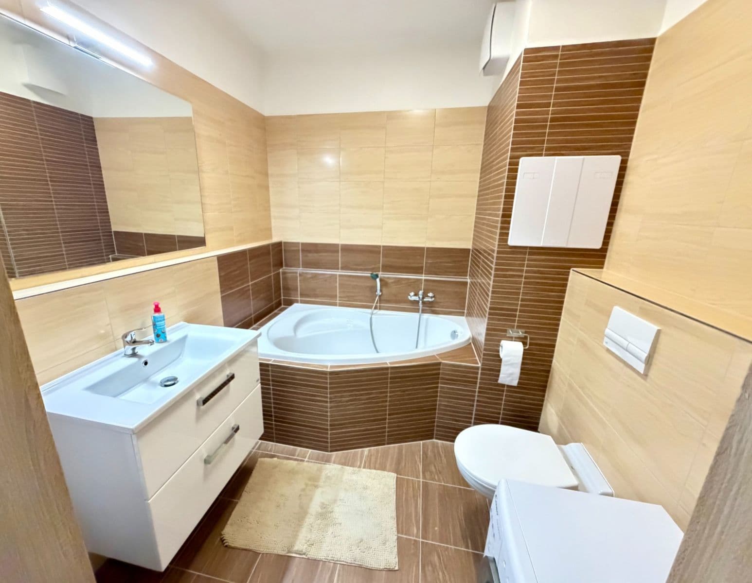 Prenájom bytu 2-izbový 43 m², Poděbradova, Plzeň, Plzeňský kraj Prenájom bytu 2-izbový 43 m², Poděbradova, Plzeň, Plzeňský kraj
