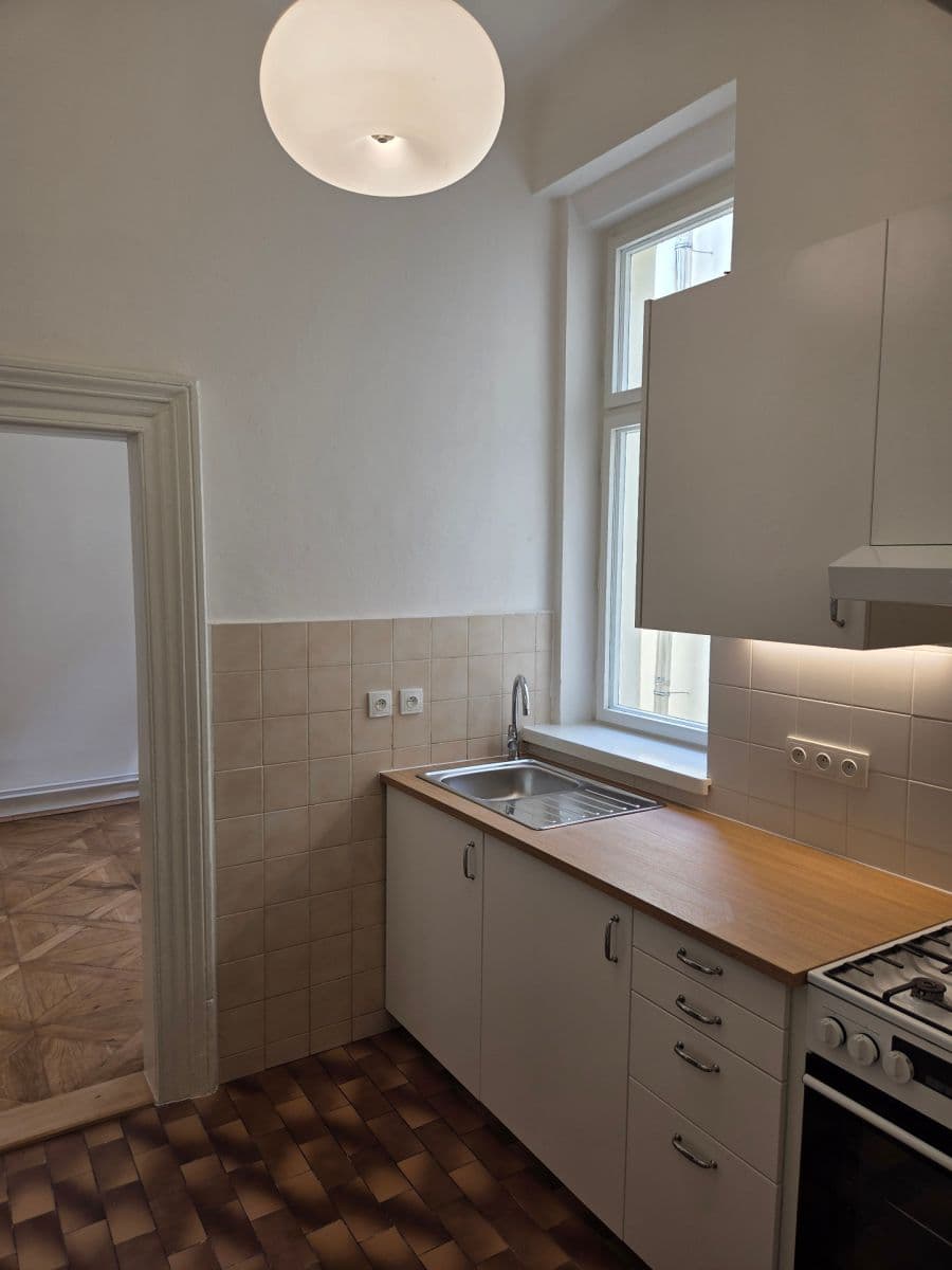 Prenájom bytu 3-izbový 85 m², Praha, Praha Prenájom bytu 3-izbový 85 m², Praha, Praha