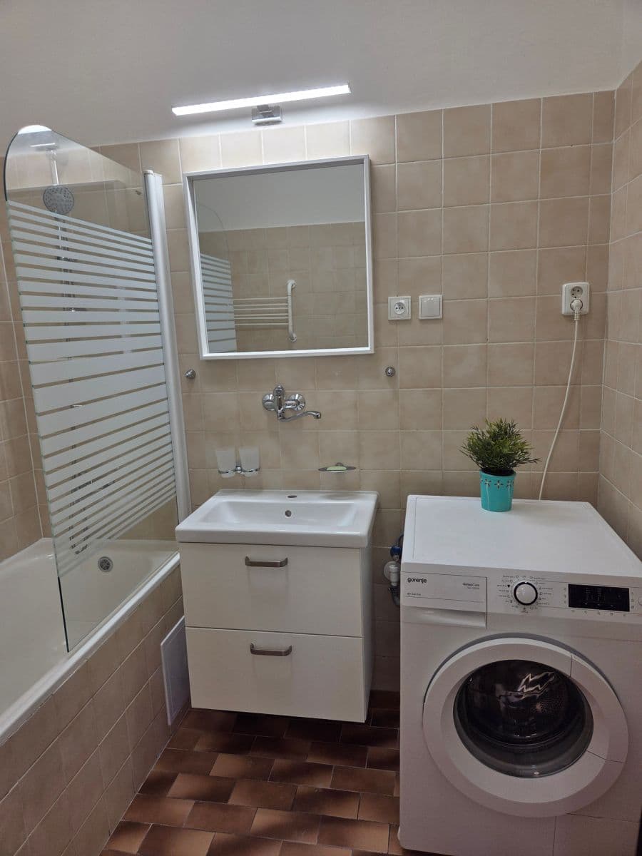 Prenájom bytu 3-izbový 85 m², Praha, Praha Prenájom bytu 3-izbový 85 m², Praha, Praha