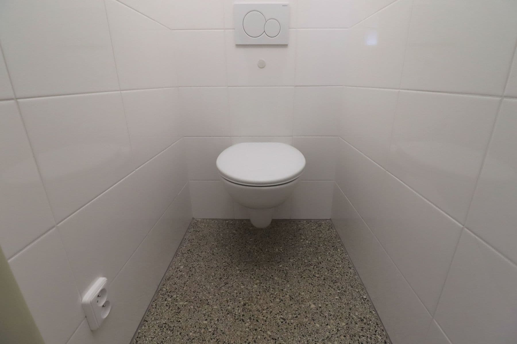 Prenájom bytu 2-izbový 56 m², Vladivostocká, Praha, Praha Prenájom bytu 2-izbový 56 m², Vladivostocká, Praha, Praha