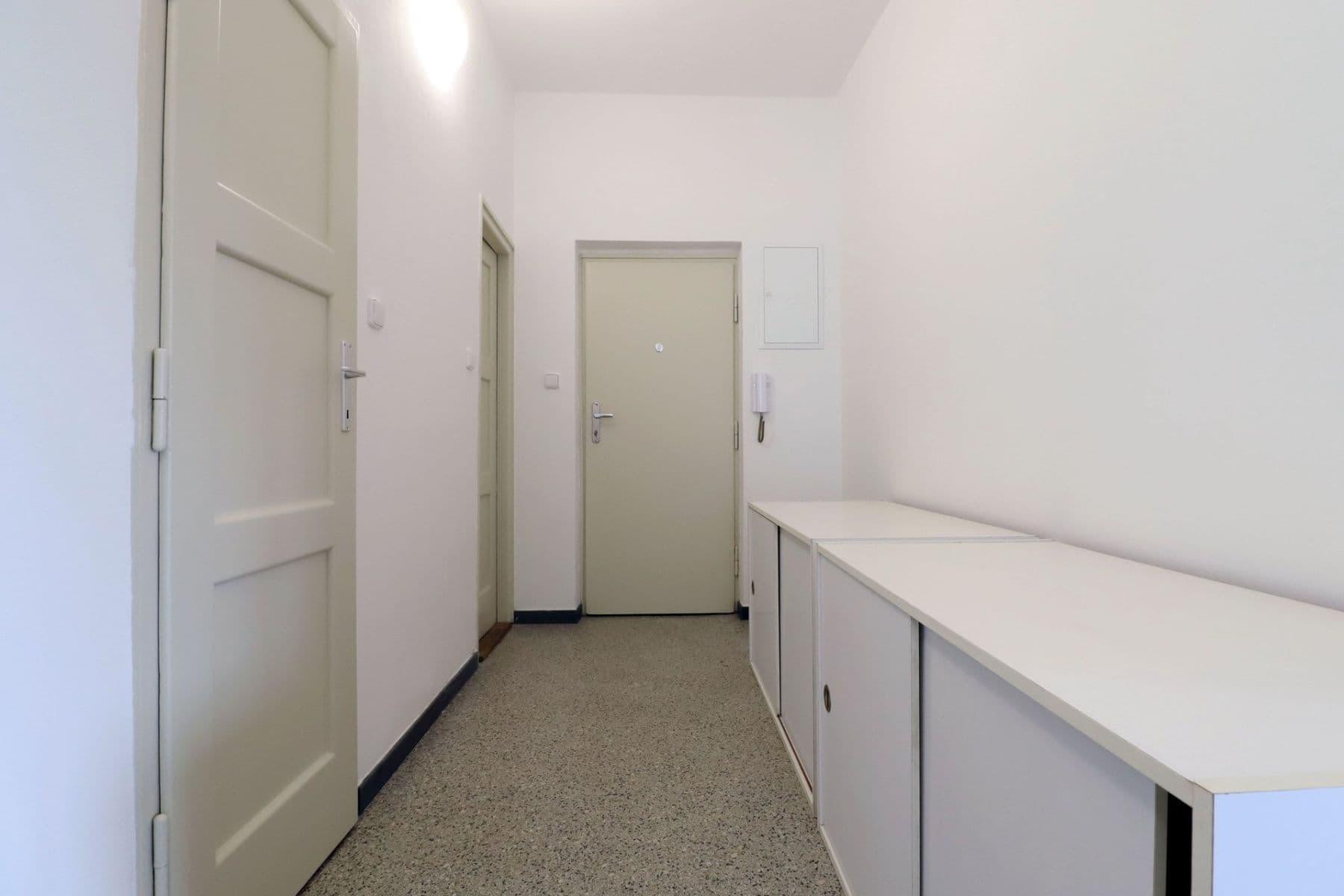 Prenájom bytu 2-izbový 56 m², Vladivostocká, Praha, Praha Prenájom bytu 2-izbový 56 m², Vladivostocká, Praha, Praha