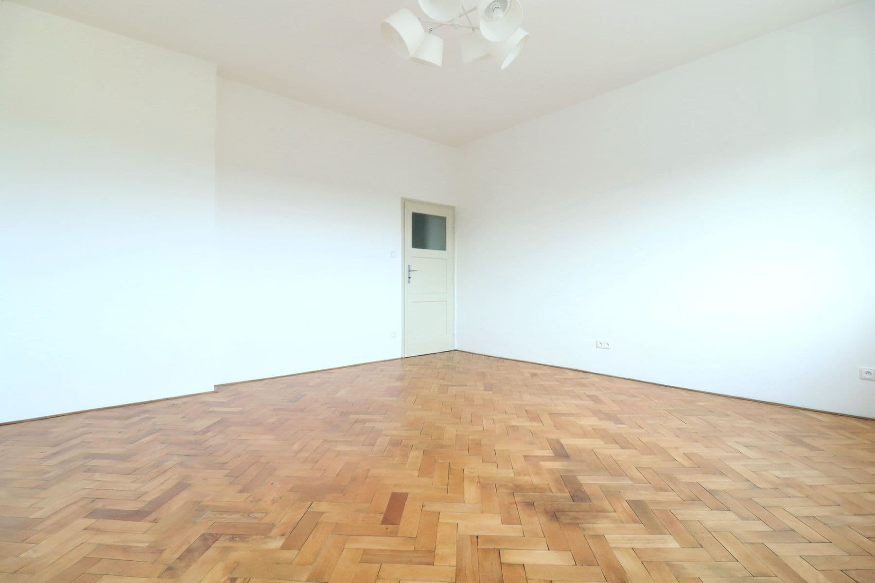 Prenájom bytu 2-izbový 56 m², Vladivostocká, Praha, Praha Prenájom bytu 2-izbový 56 m², Vladivostocká, Praha, Praha