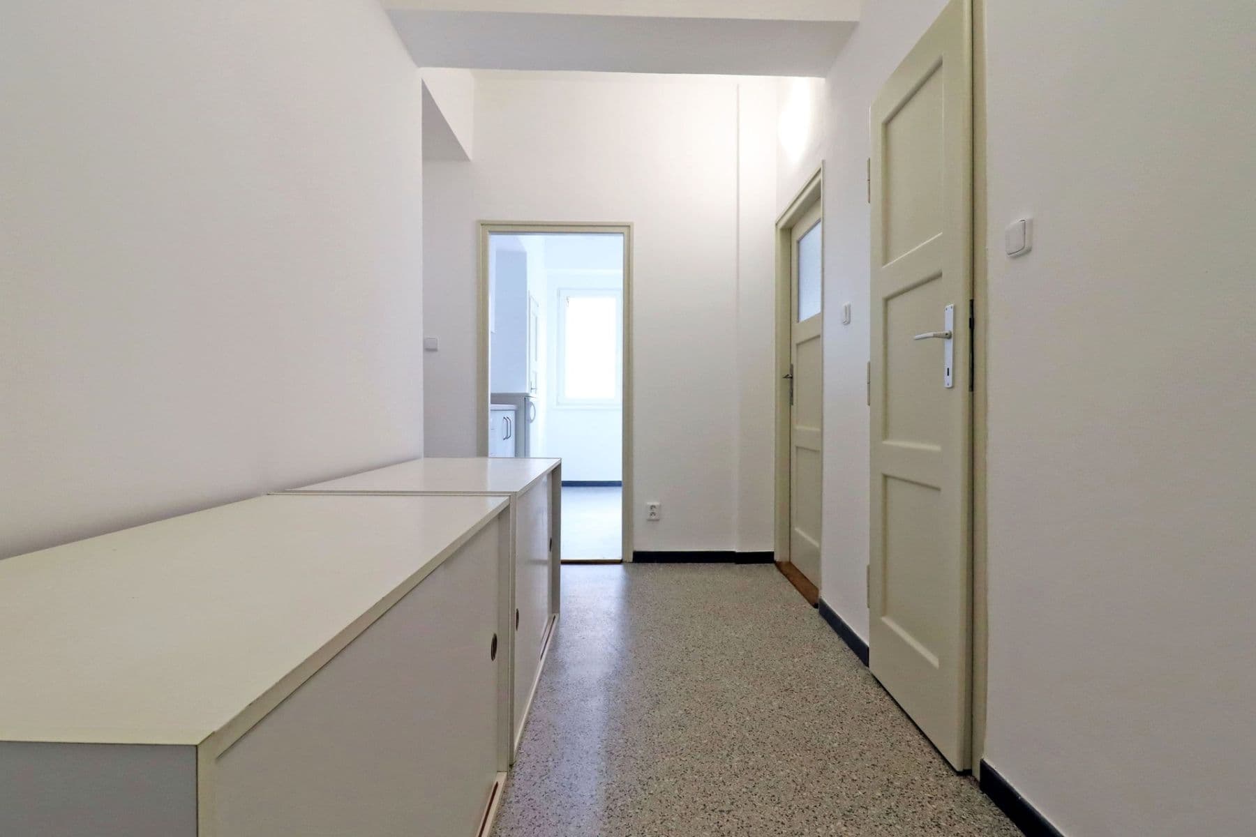 Prenájom bytu 2-izbový 56 m², Vladivostocká, Praha, Praha Prenájom bytu 2-izbový 56 m², Vladivostocká, Praha, Praha