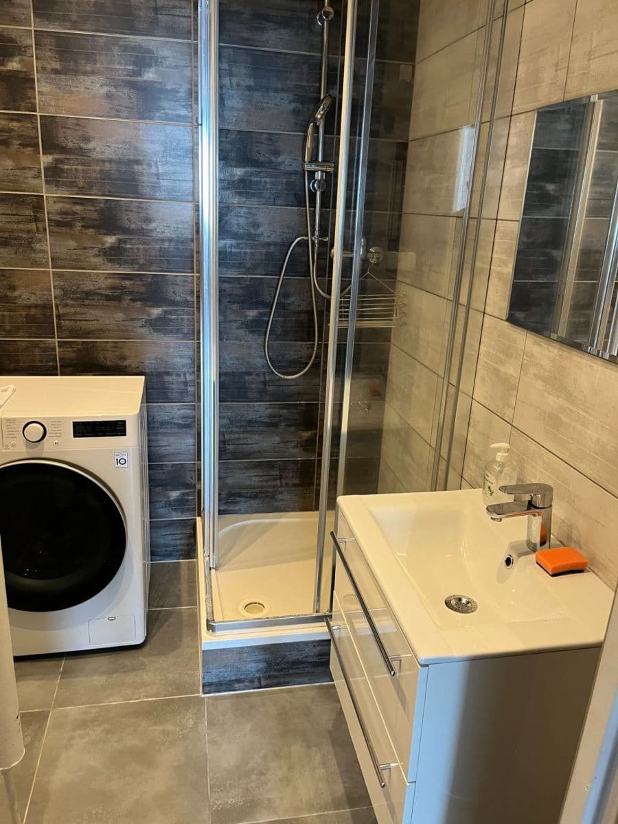 Prenájom bytu 2-izbový 62 m², Dukelská, Zlín, Zlínský kraj Prenájom bytu 2-izbový 62 m², Dukelská, Zlín, Zlínský kraj