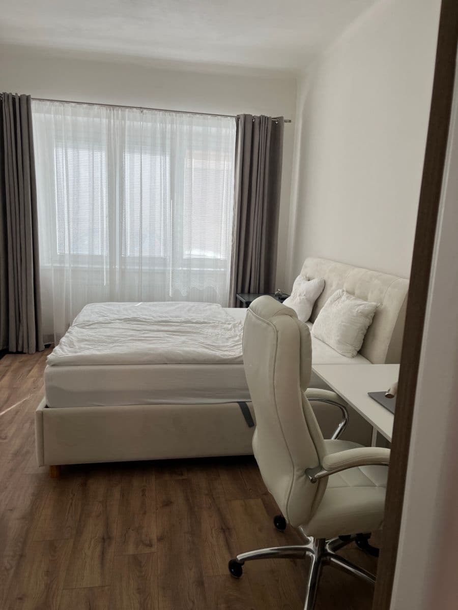 Prenájom bytu 2-izbový 70 m², Roháčova, Tábor, Jihočeský kraj Prenájom bytu 2-izbový 70 m², Roháčova, Tábor, Jihočeský kraj