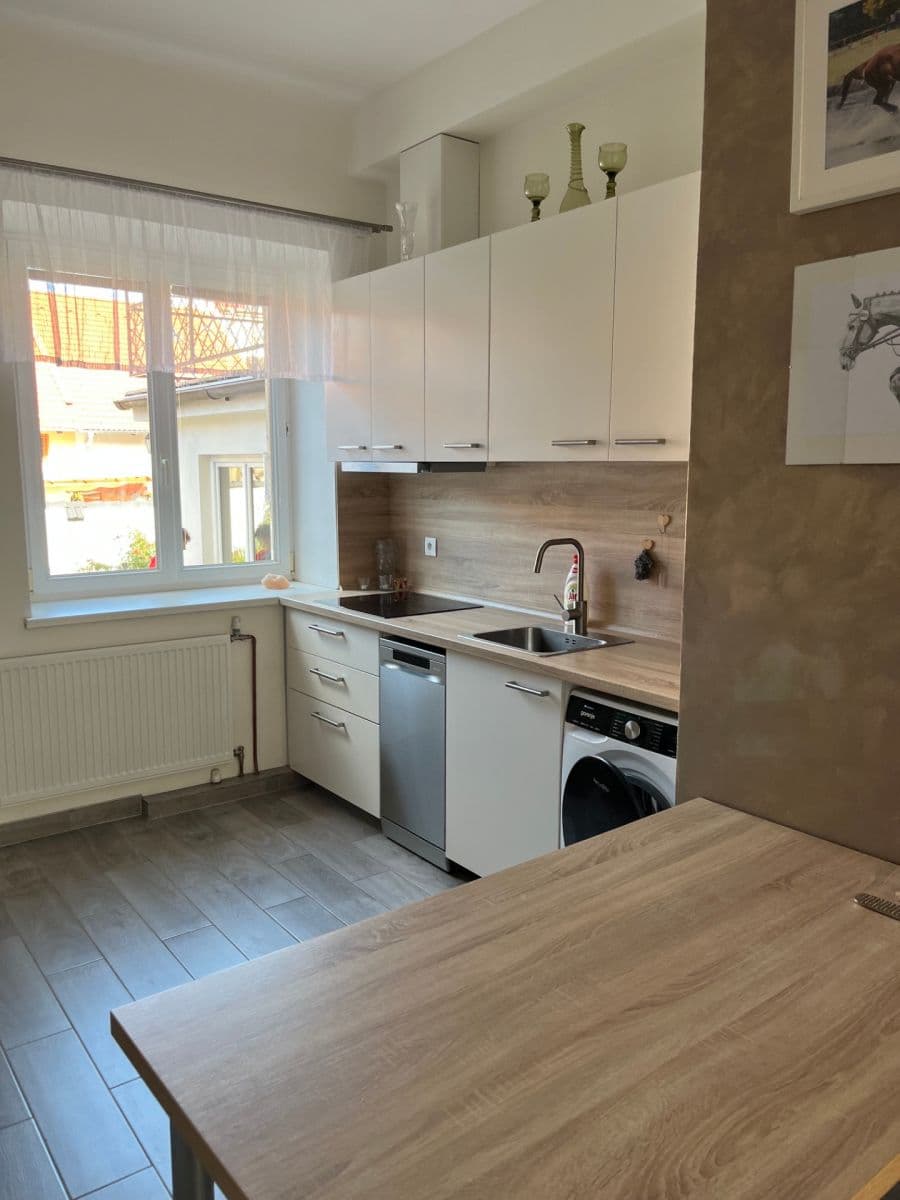 Prenájom bytu 2-izbový 70 m², Roháčova, Tábor, Jihočeský kraj Prenájom bytu 2-izbový 70 m², Roháčova, Tábor, Jihočeský kraj