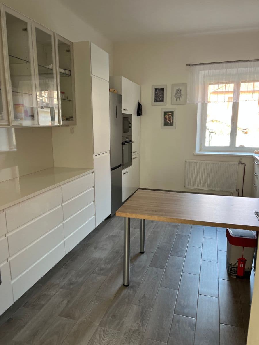 Prenájom bytu 2-izbový 70 m², Roháčova, Tábor, Jihočeský kraj Prenájom bytu 2-izbový 70 m², Roháčova, Tábor, Jihočeský kraj