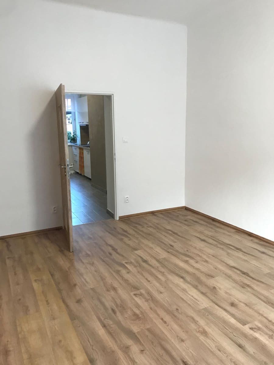 Prenájom bytu 2-izbový 70 m², Roháčova, Tábor, Jihočeský kraj Prenájom bytu 2-izbový 70 m², Roháčova, Tábor, Jihočeský kraj