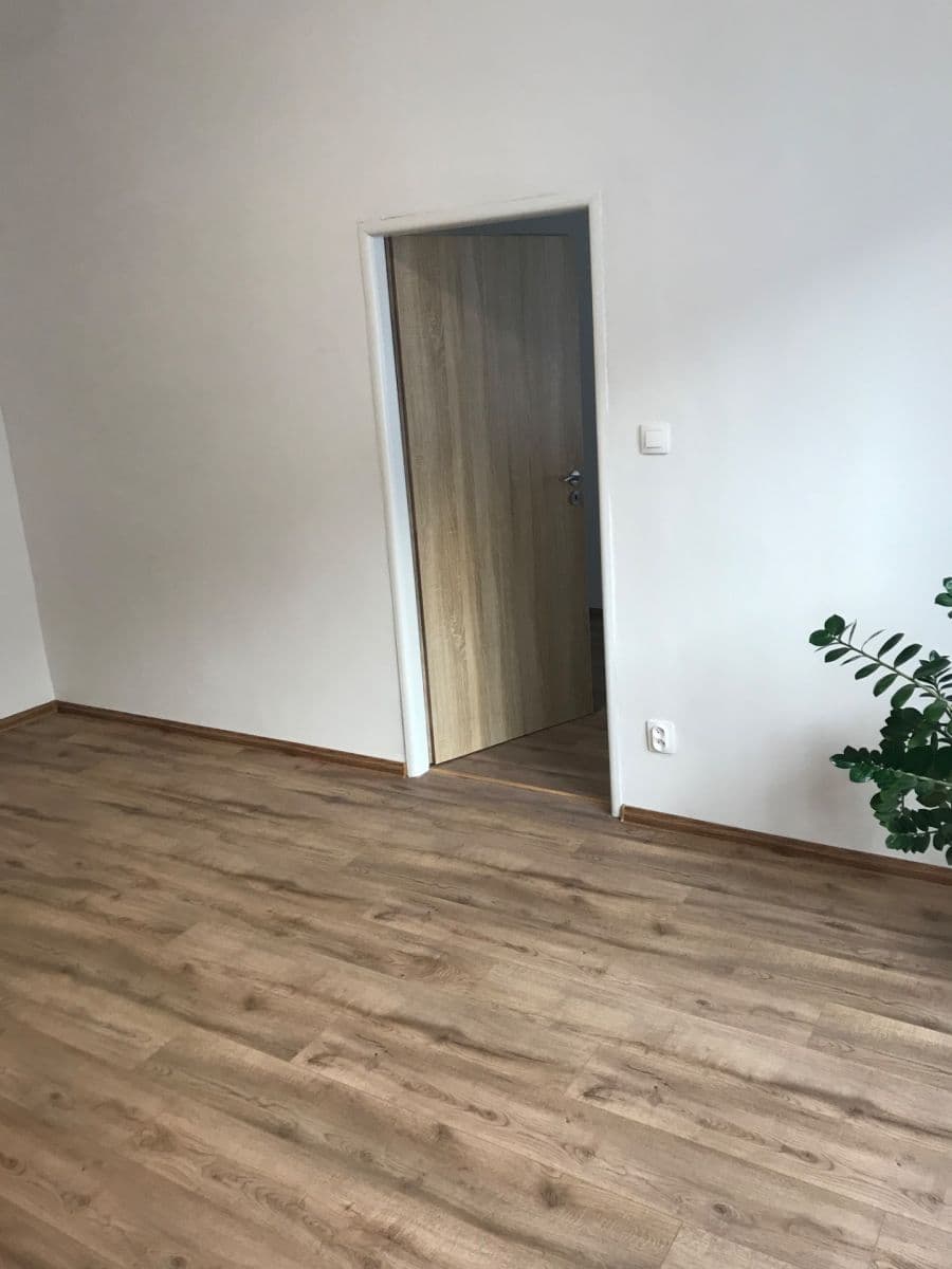 Prenájom bytu 2-izbový 70 m², Roháčova, Tábor, Jihočeský kraj Prenájom bytu 2-izbový 70 m², Roháčova, Tábor, Jihočeský kraj