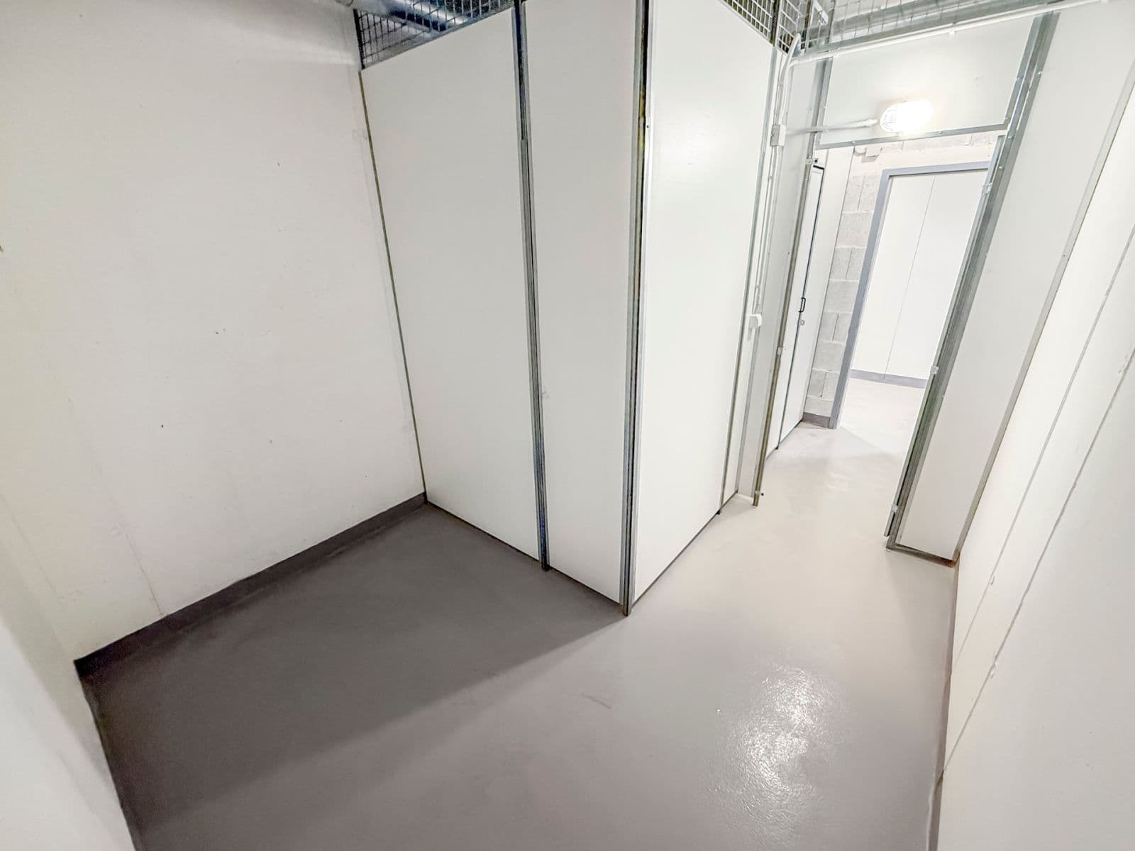 Prenájom garáže 17 m², Poděbradská, Praha, Praha Prenájom garáže 17 m², Poděbradská, Praha, Praha