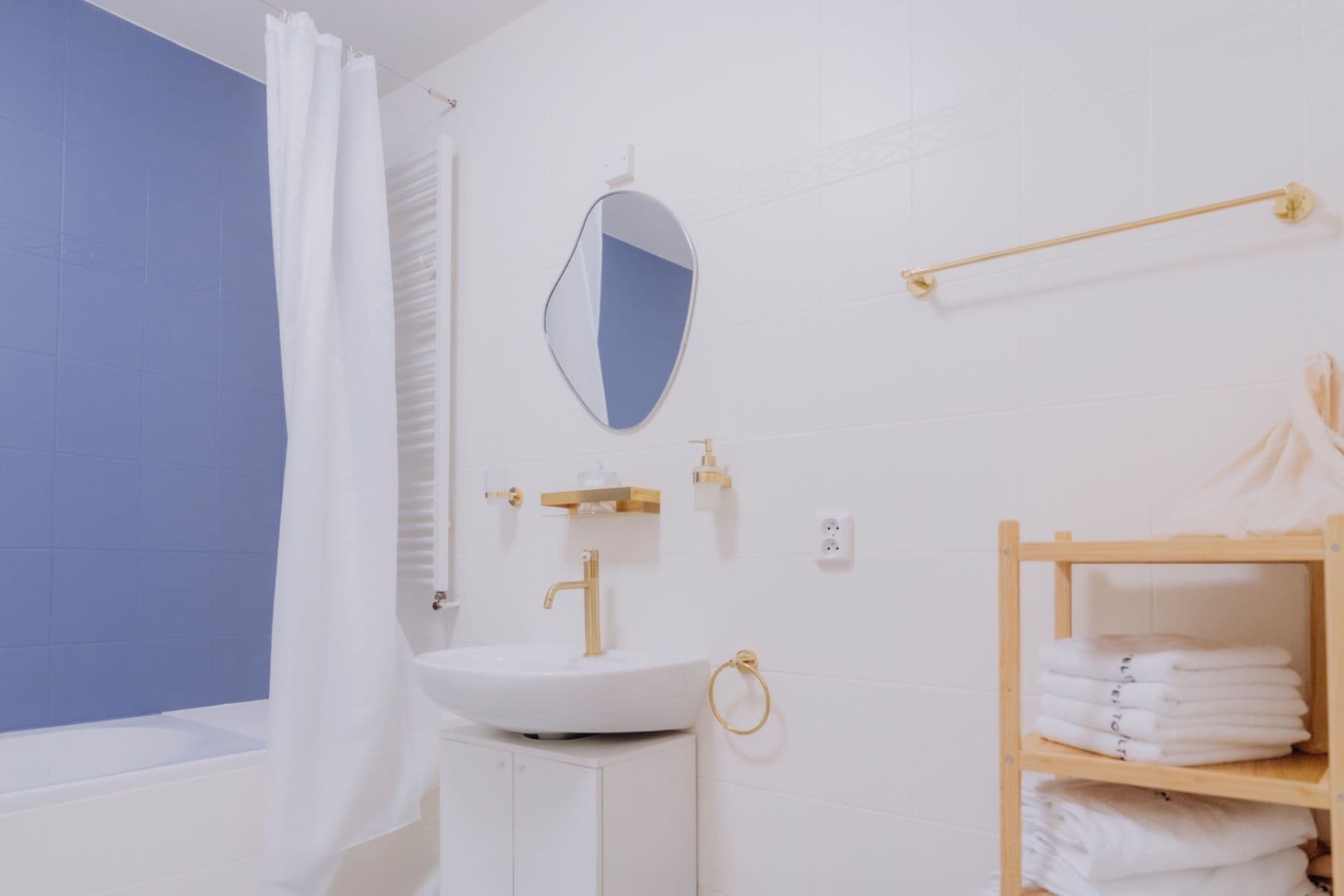 Prenájom bytu 1-izbový 25 m², Bulharská, Karlovy Vary, Karlovarský kraj Prenájom bytu 1-izbový 25 m², Bulharská, Karlovy Vary, Karlovarský kraj