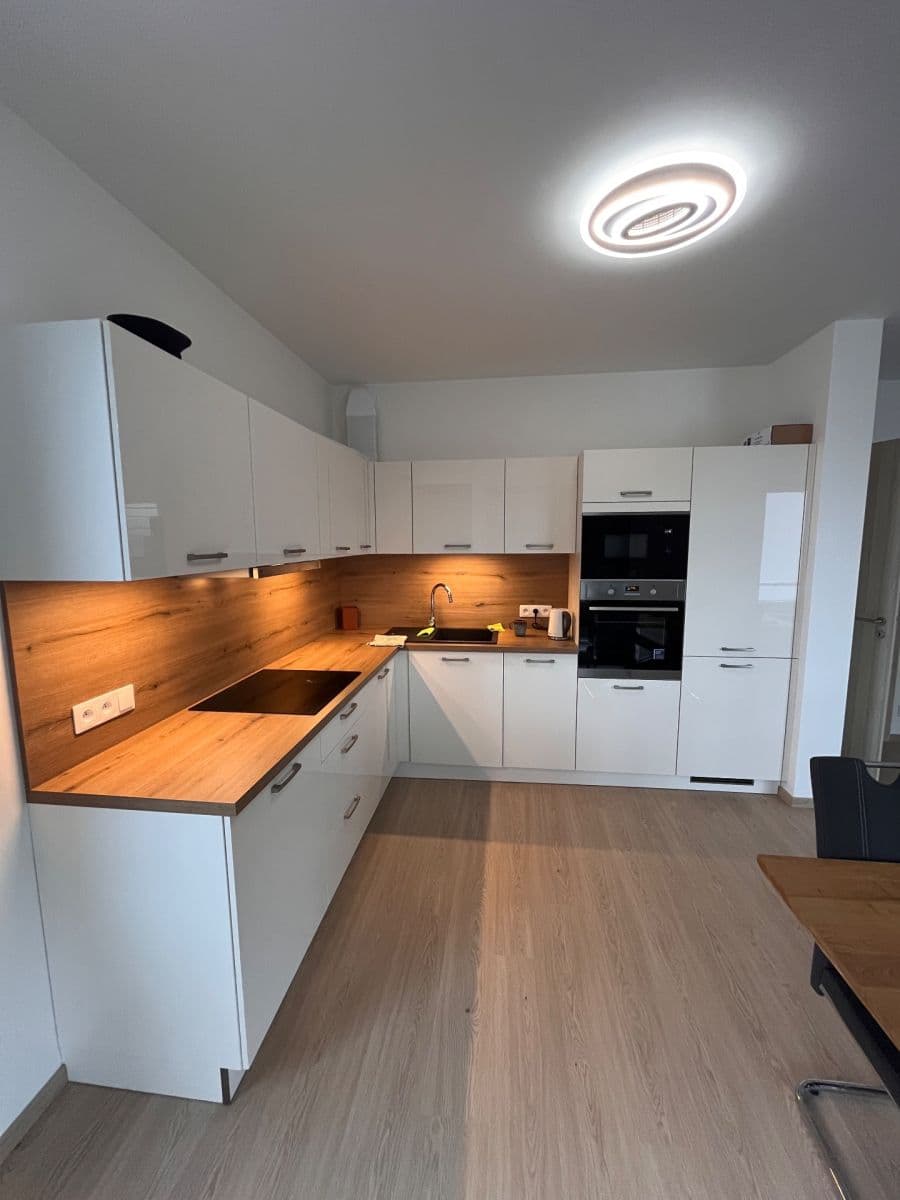 Prenájom bytu 3-izbový 90 m², Pod Chodovem, Praha, Praha Prenájom bytu 3-izbový 90 m², Pod Chodovem, Praha, Praha