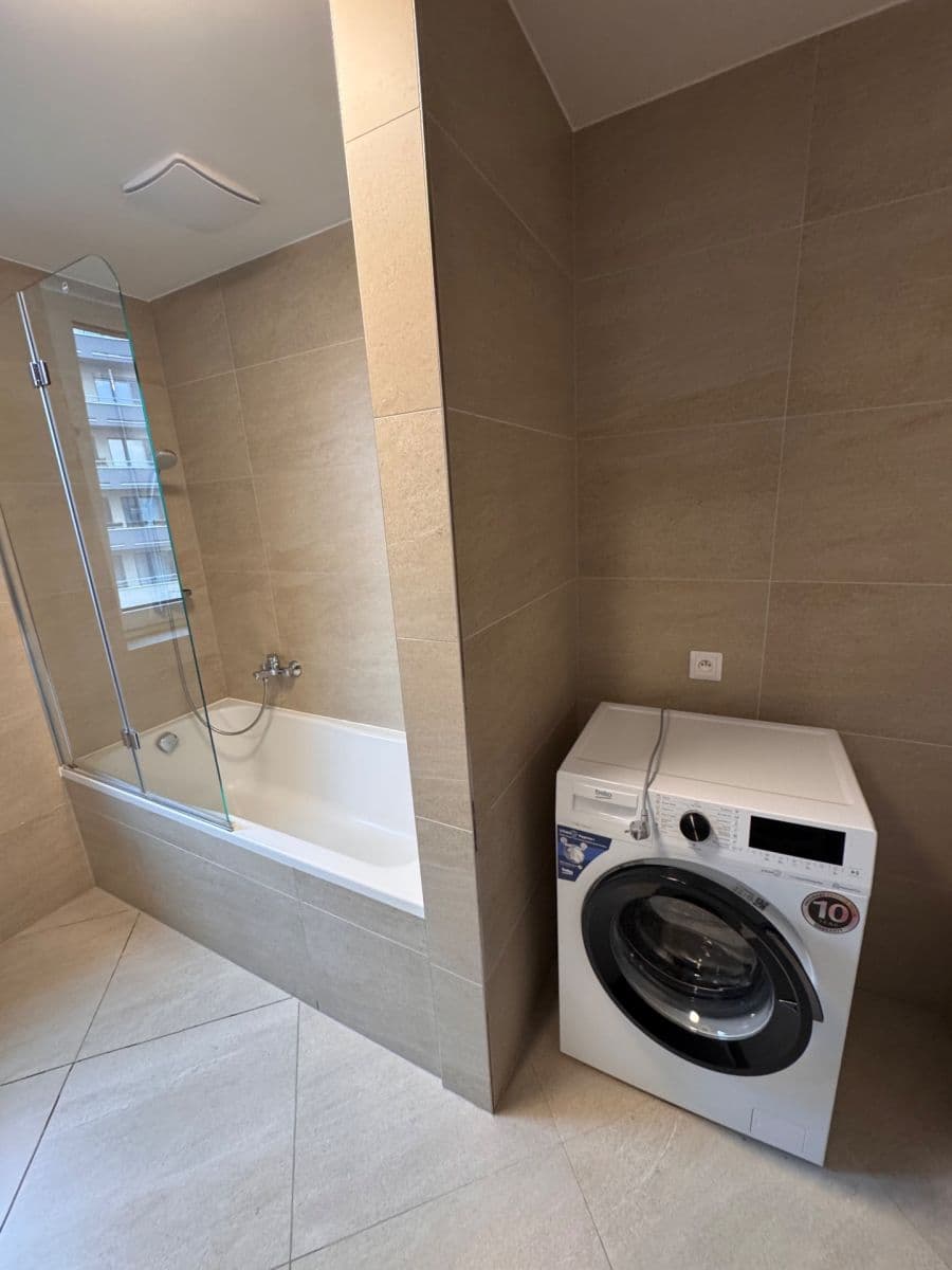Prenájom bytu 3-izbový 90 m², Pod Chodovem, Praha, Praha Prenájom bytu 3-izbový 90 m², Pod Chodovem, Praha, Praha