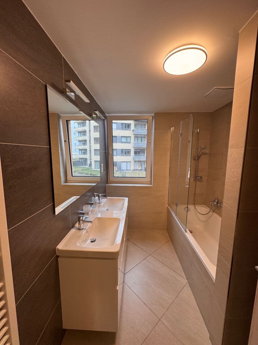 Prenájom bytu 3-izbový 90 m², Pod Chodovem, Praha, Praha Prenájom bytu 3-izbový 90 m², Pod Chodovem, Praha, Praha