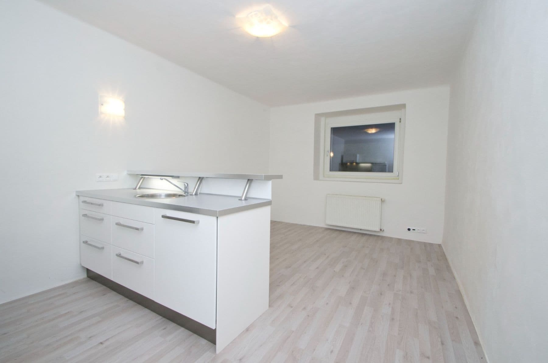 Prenájom bytu 3-izbový 66 m², Malešická, Praha, Praha Prenájom bytu 3-izbový 66 m², Malešická, Praha, Praha