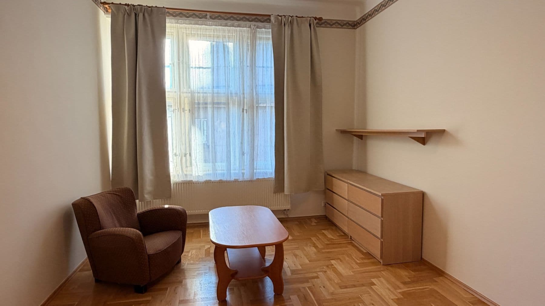 Prenájom bytu 1-izbový 50 m², Haškova, Praha, Praha Prenájom bytu 1-izbový 50 m², Haškova, Praha, Praha