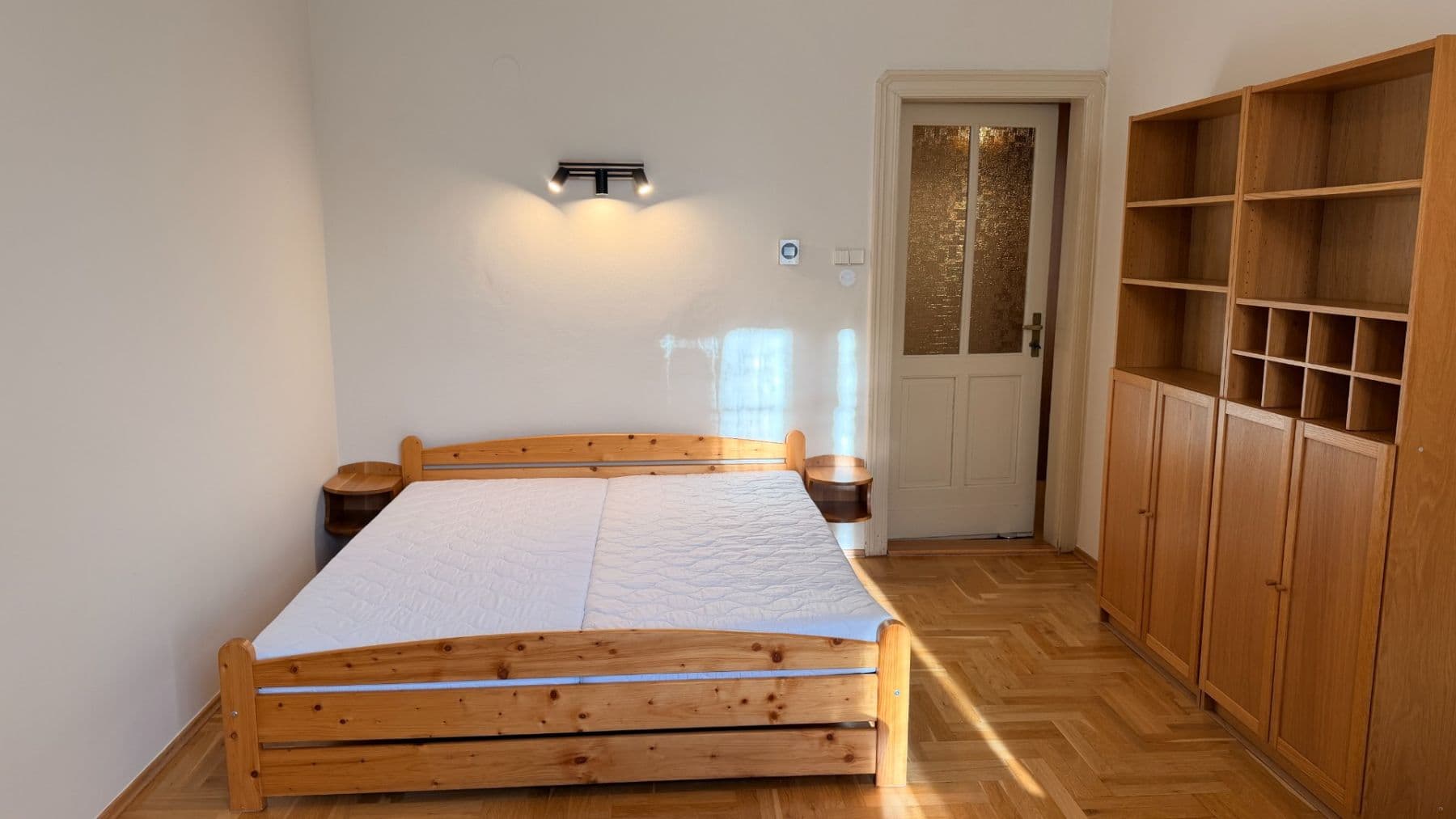 Prenájom bytu 1-izbový 50 m², Haškova, Praha, Praha Prenájom bytu 1-izbový 50 m², Haškova, Praha, Praha