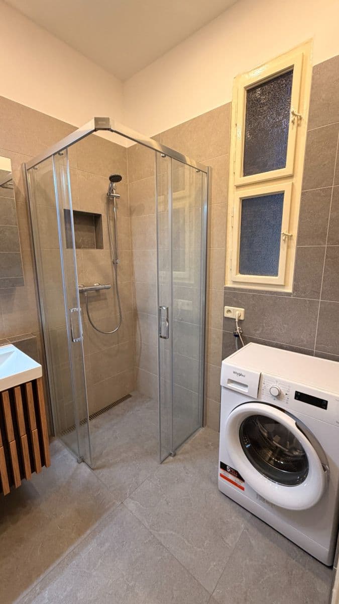 Prenájom bytu 1-izbový 50 m², Haškova, Praha, Praha Prenájom bytu 1-izbový 50 m², Haškova, Praha, Praha