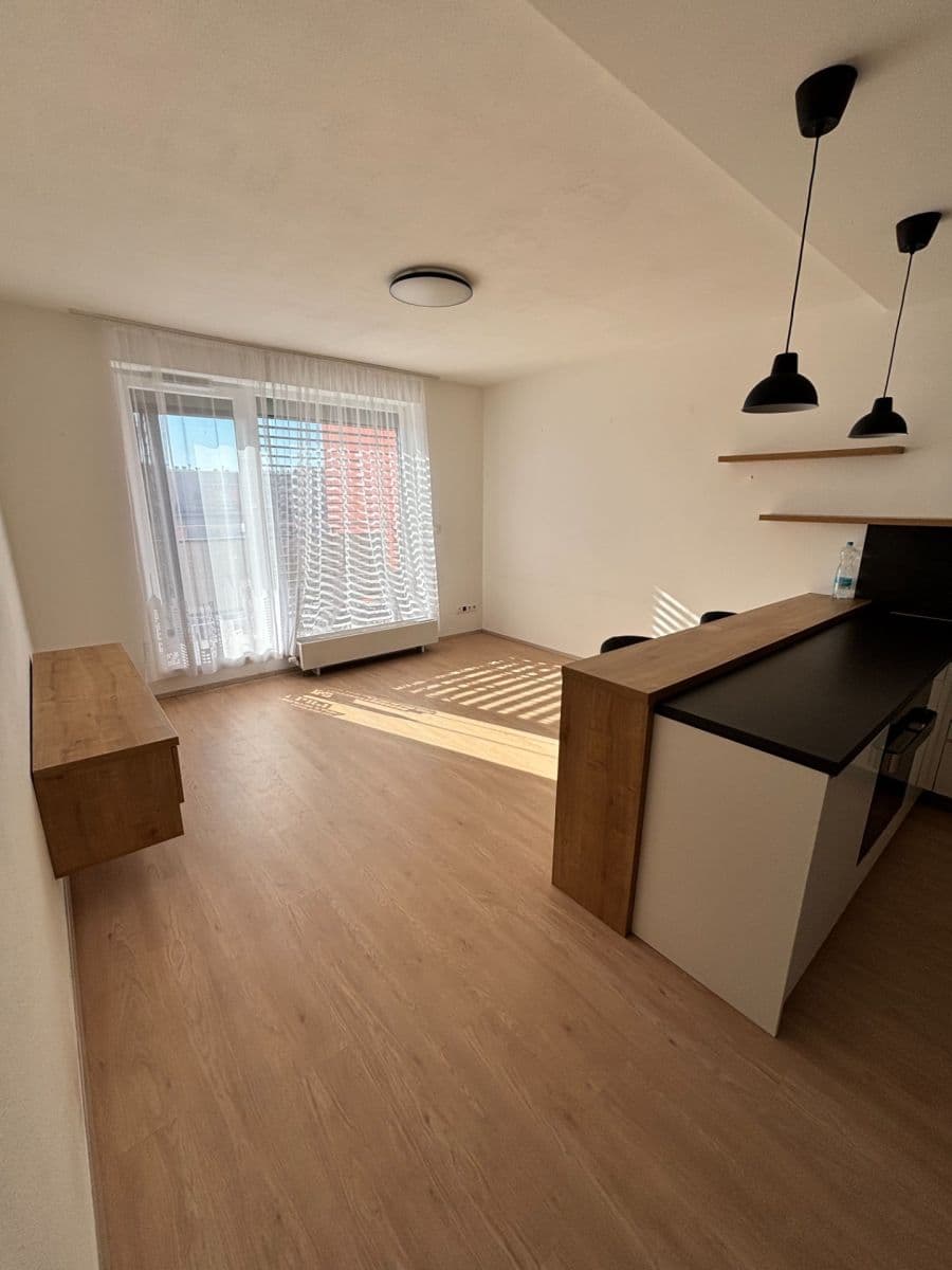 Prenájom bytu 2-izbový 48 m², Pšeničná, Hostivice, Středočeský kraj Prenájom bytu 2-izbový 48 m², Pšeničná, Hostivice, Středočeský kraj