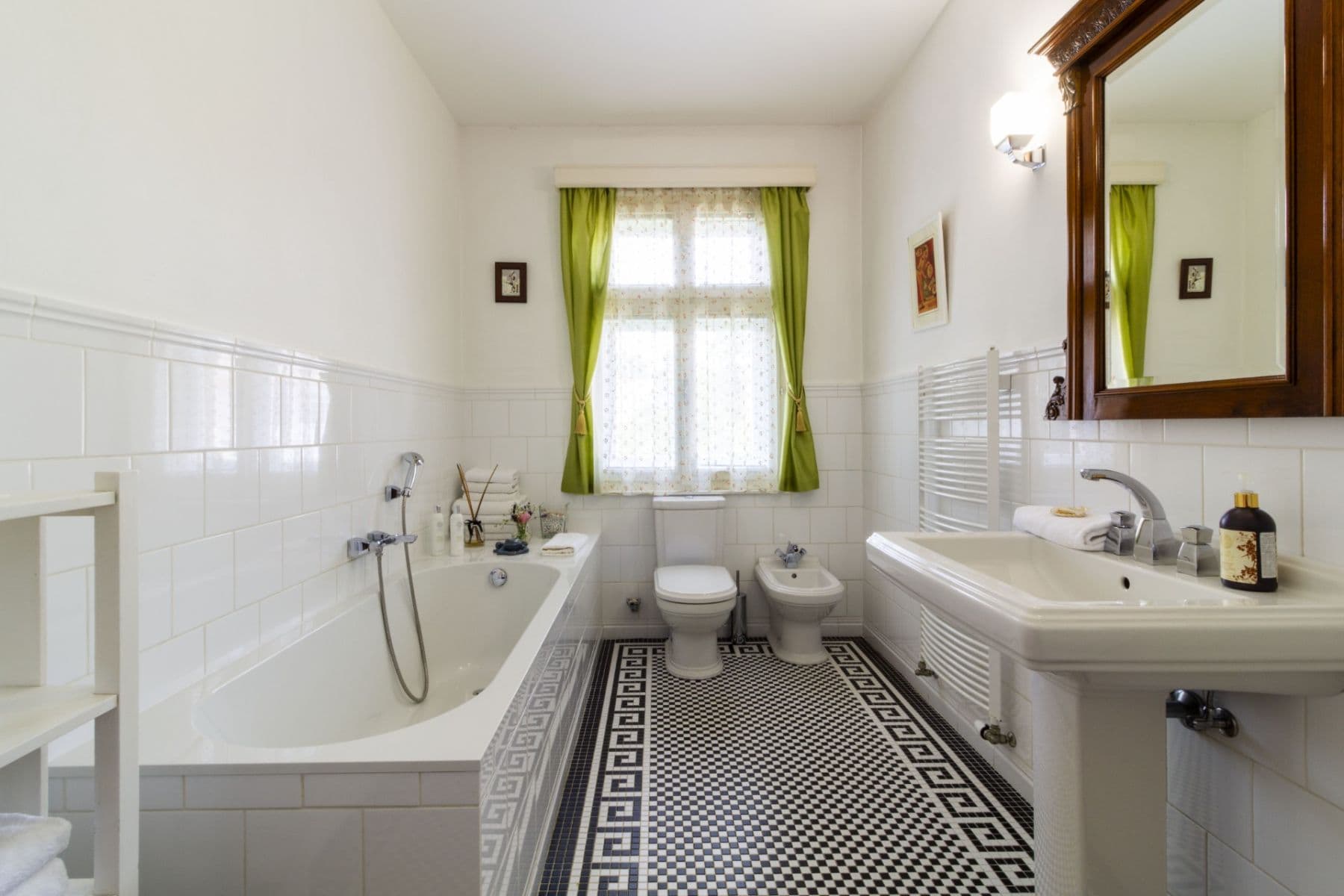 Prenájom bytu 3-izbový 123 m², Šůrova, Praha, Praha Prenájom bytu 3-izbový 123 m², Šůrova, Praha, Praha