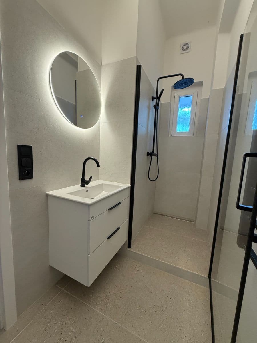 Prenájom bytu 1-izbový 45 m², Osadní, Praha, Praha Prenájom bytu 1-izbový 45 m², Osadní, Praha, Praha
