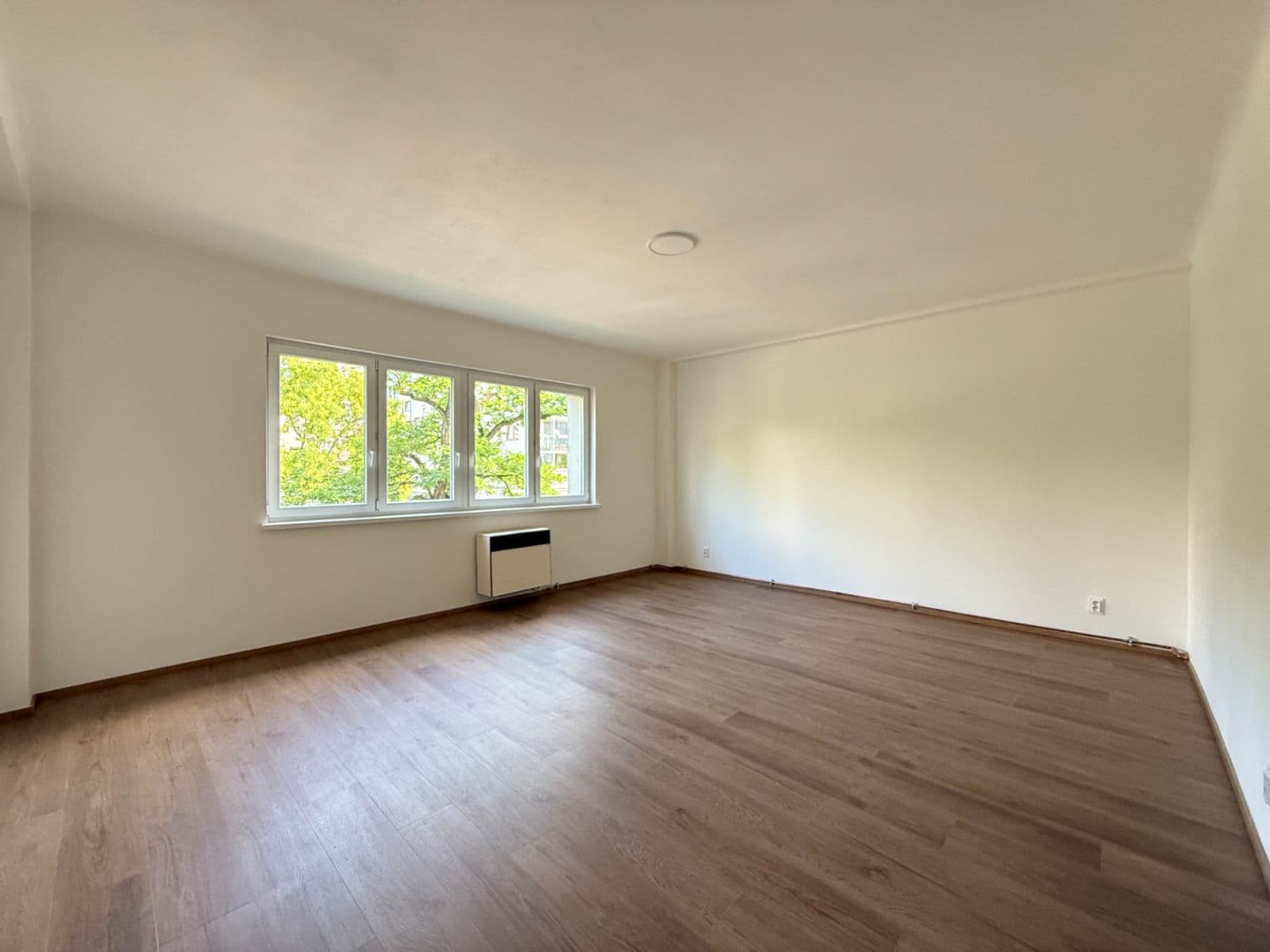 Prenájom bytu 1-izbový 45 m², Osadní, Praha, Praha Prenájom bytu 1-izbový 45 m², Osadní, Praha, Praha