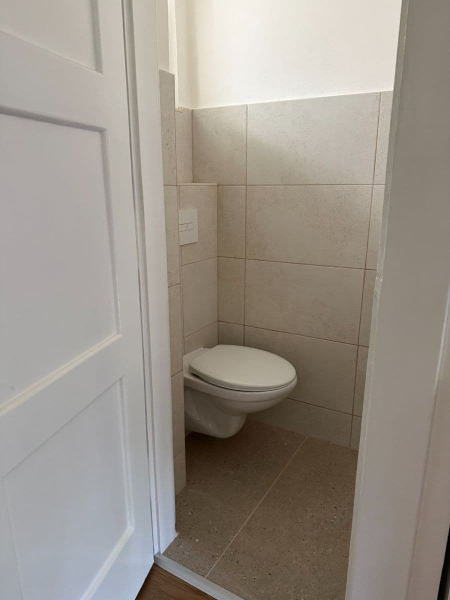 Prenájom bytu 1-izbový 45 m², Osadní, Praha, Praha Prenájom bytu 1-izbový 45 m², Osadní, Praha, Praha