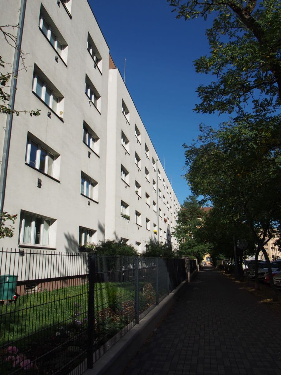 Prenájom bytu 1-izbový 45 m², Osadní, Praha, Praha Prenájom bytu 1-izbový 45 m², Osadní, Praha, Praha