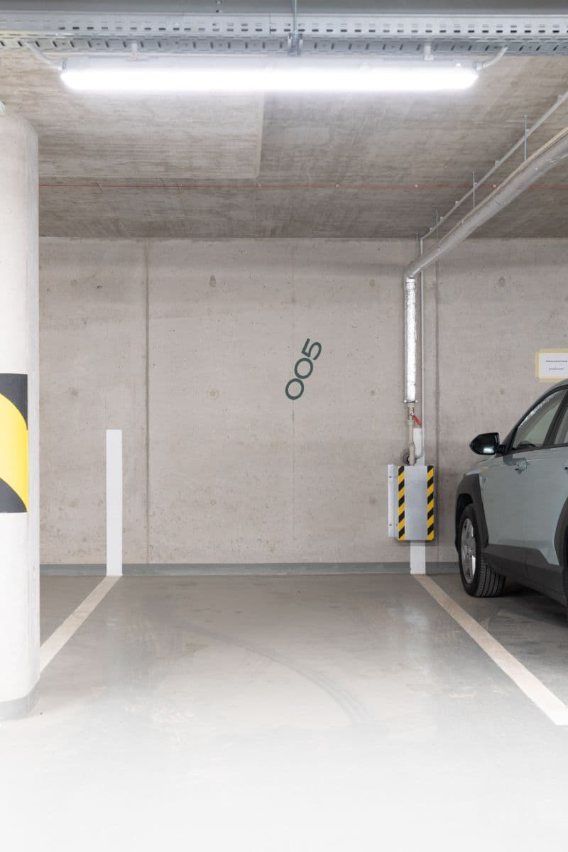 Prenájom bytu 1-izbový 37 m², U Komína, Praha, Praha Prenájom bytu 1-izbový 37 m², U Komína, Praha, Praha