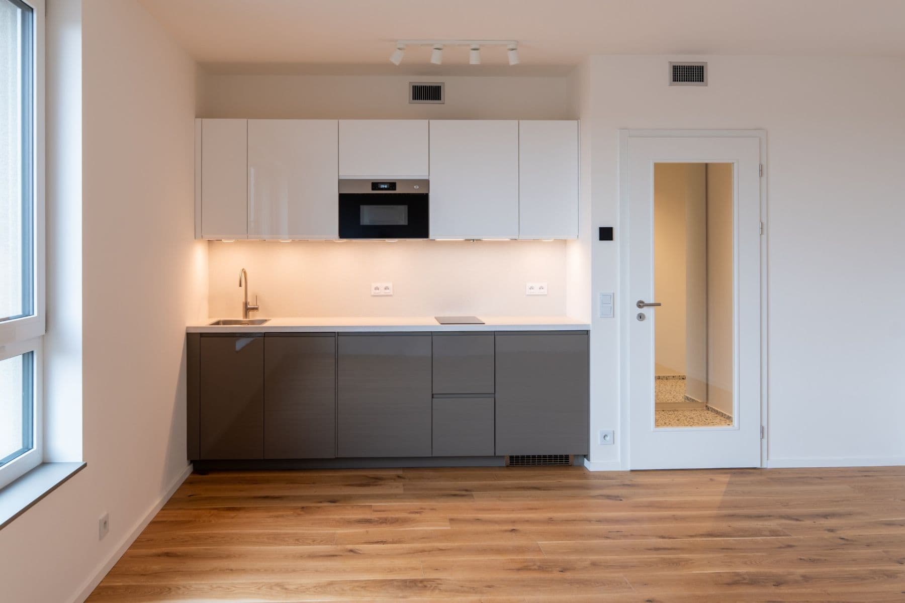 Prenájom bytu 1-izbový 37 m², U Komína, Praha, Praha Prenájom bytu 1-izbový 37 m², U Komína, Praha, Praha
