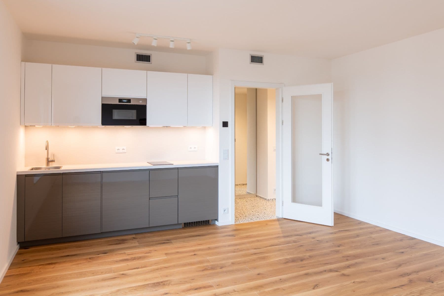 Prenájom bytu 1-izbový 37 m², U Komína, Praha, Praha Prenájom bytu 1-izbový 37 m², U Komína, Praha, Praha