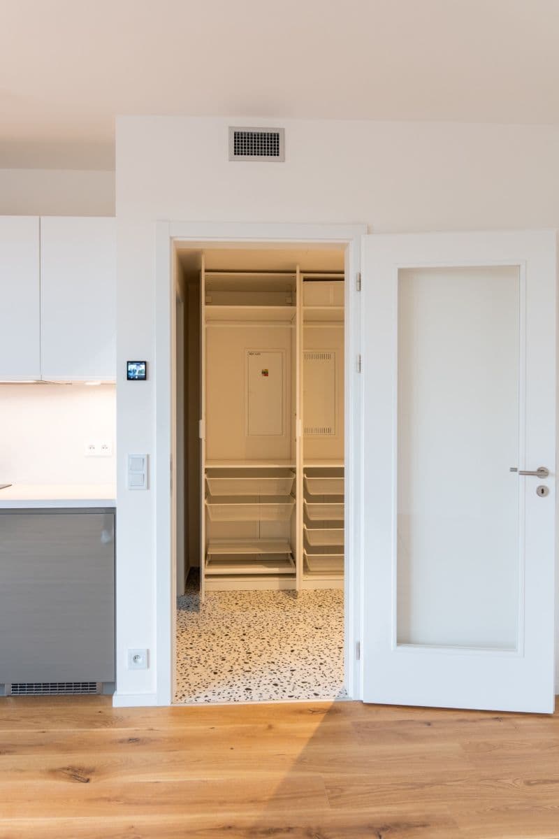 Prenájom bytu 1-izbový 37 m², U Komína, Praha, Praha Prenájom bytu 1-izbový 37 m², U Komína, Praha, Praha