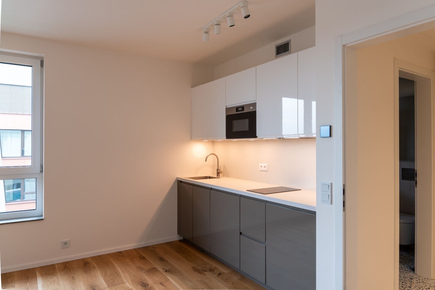 Prenájom bytu 1-izbový 37 m², U Komína, Praha, Praha Prenájom bytu 1-izbový 37 m², U Komína, Praha, Praha
