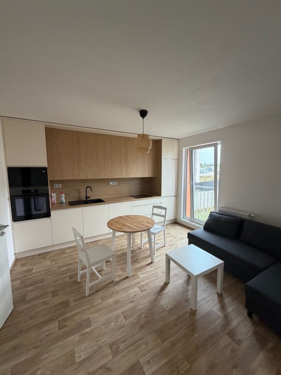 Prenájom bytu 2-izbový 39 m², Vestecká, Nehvizdy, Středočeský kraj Prenájom bytu 2-izbový 39 m², Vestecká, Nehvizdy, Středočeský kraj