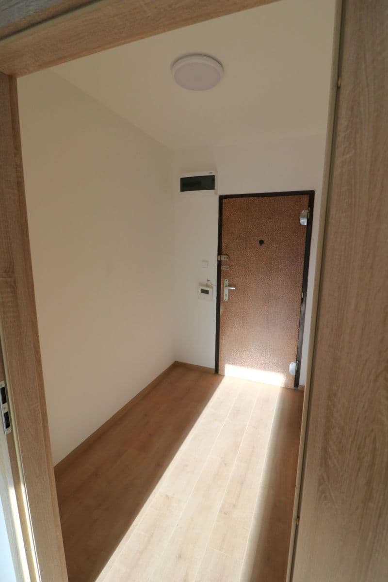 Prenájom bytu 2-izbový 41 m², Pirinská, Praha, Praha Prenájom bytu 2-izbový 41 m², Pirinská, Praha, Praha