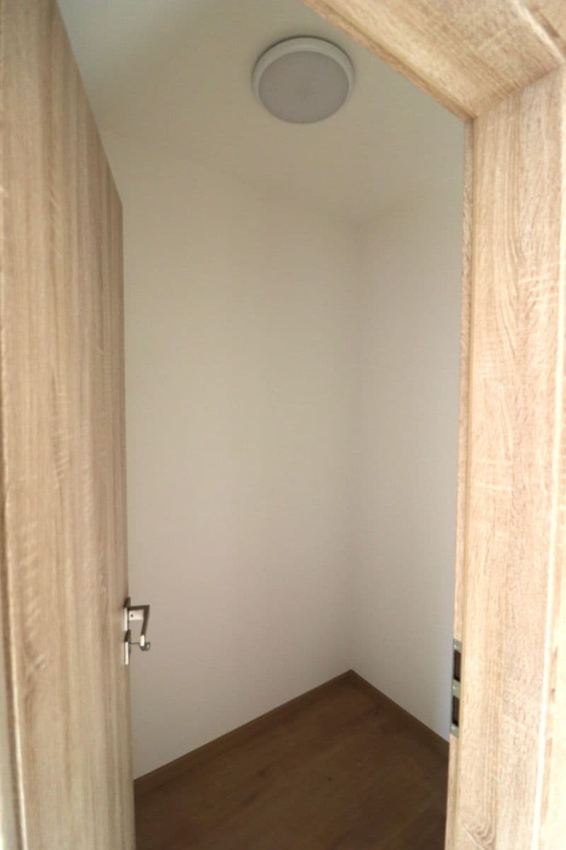 Prenájom bytu 2-izbový 41 m², Pirinská, Praha, Praha Prenájom bytu 2-izbový 41 m², Pirinská, Praha, Praha