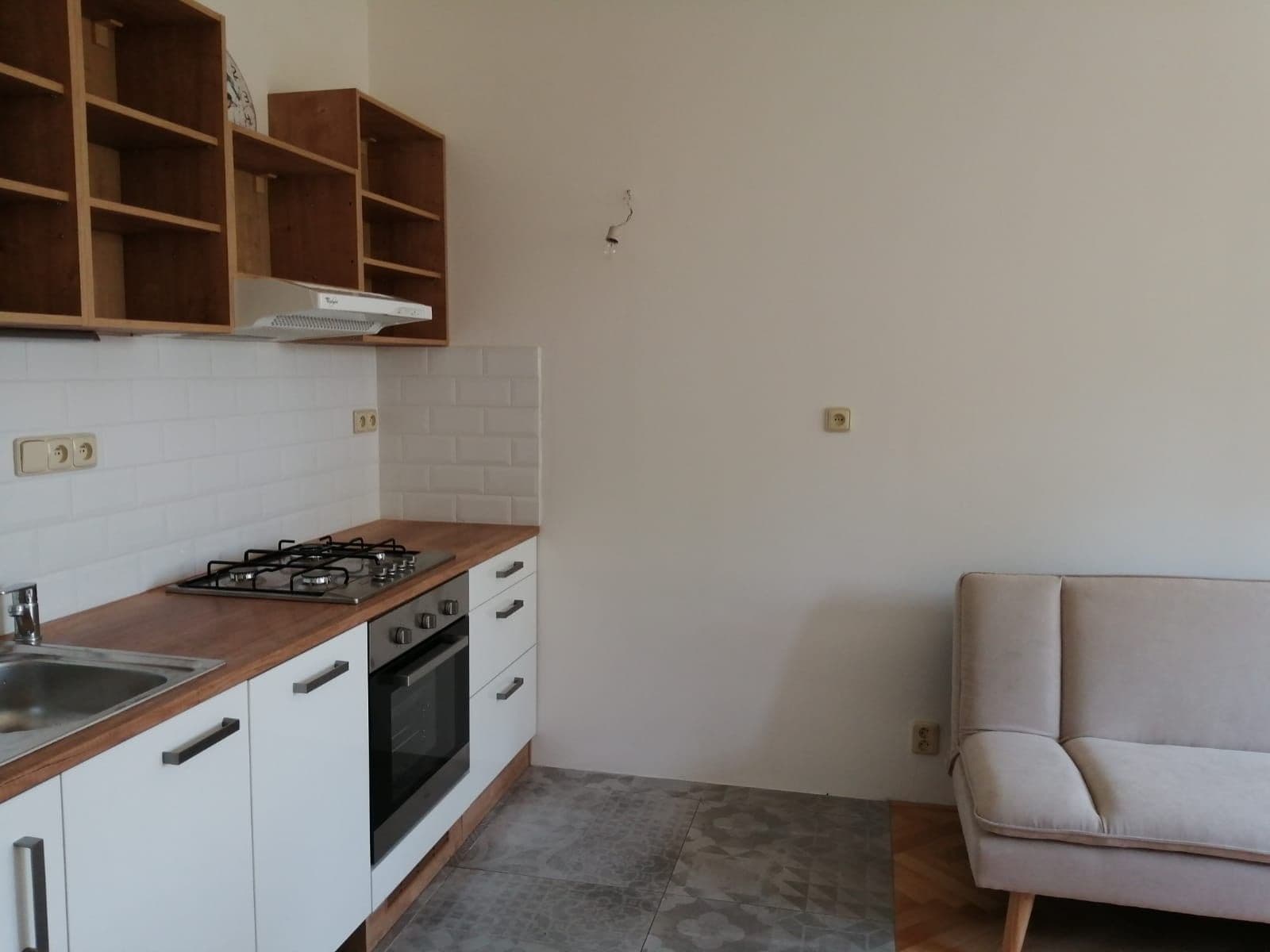 Prenájom bytu 2-izbový 42 m², Lumiérů, Praha, Praha Prenájom bytu 2-izbový 42 m², Lumiérů, Praha, Praha