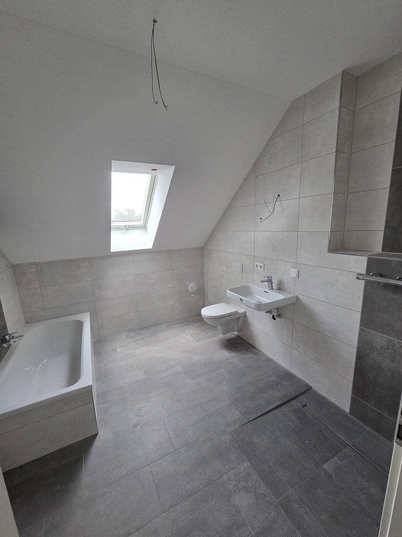 Prenájom bytu 5-izbový 121 m², Falkenstraße 6, Regenstauf, Bavorsko Prenájom bytu 5-izbový 121 m², Falkenstraße 6, Regenstauf, Bavorsko