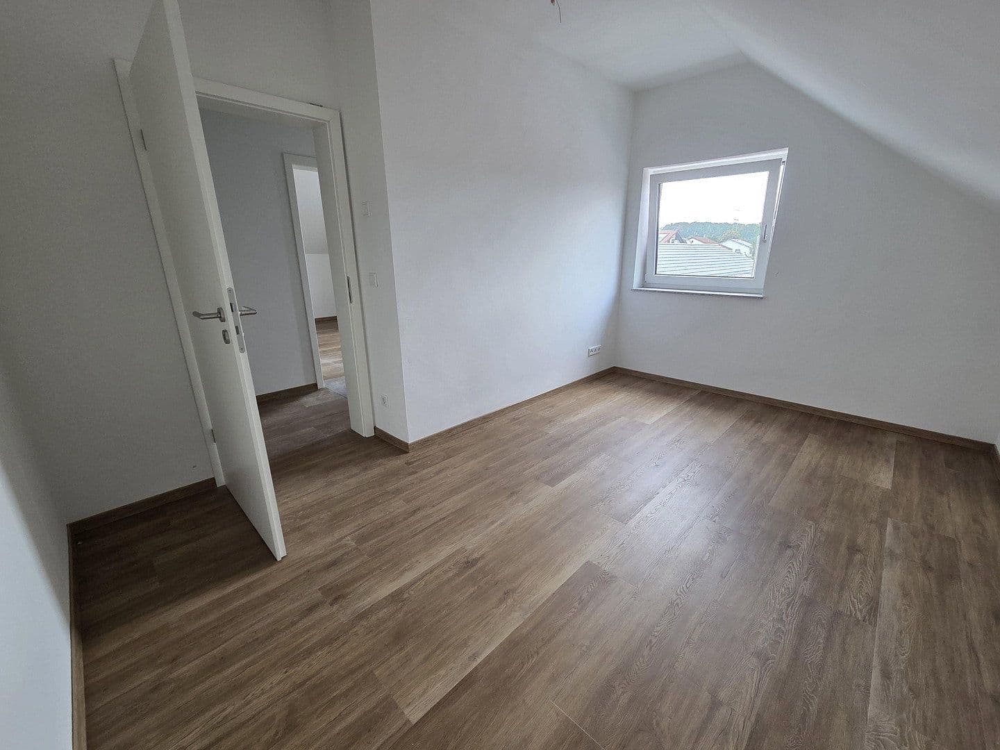 Prenájom bytu 5-izbový 121 m², Falkenstraße 6, Regenstauf, Bavorsko Prenájom bytu 5-izbový 121 m², Falkenstraße 6, Regenstauf, Bavorsko