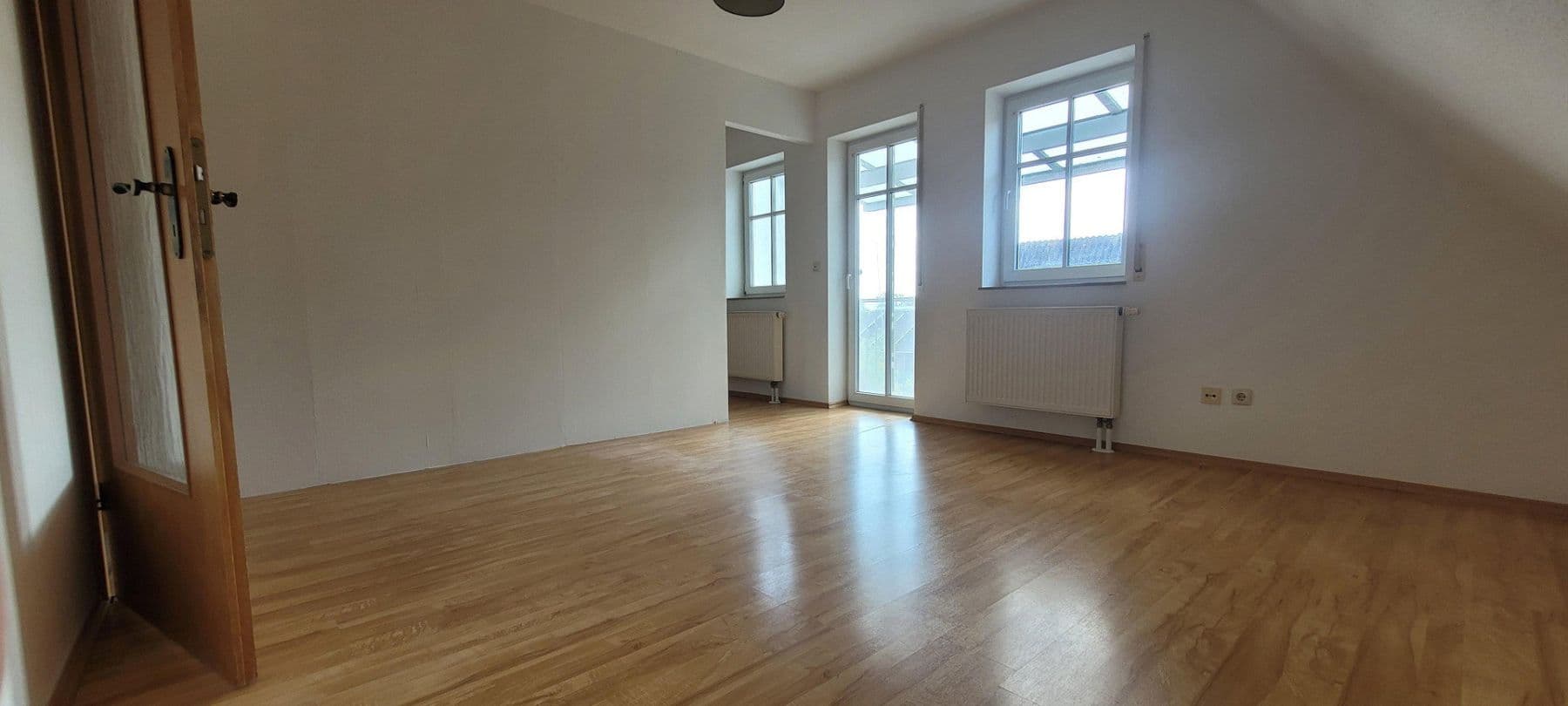 Prenájom bytu 2-izbový 74 m², Ipsheim, Bavorsko Prenájom bytu 2-izbový 74 m², Ipsheim, Bavorsko