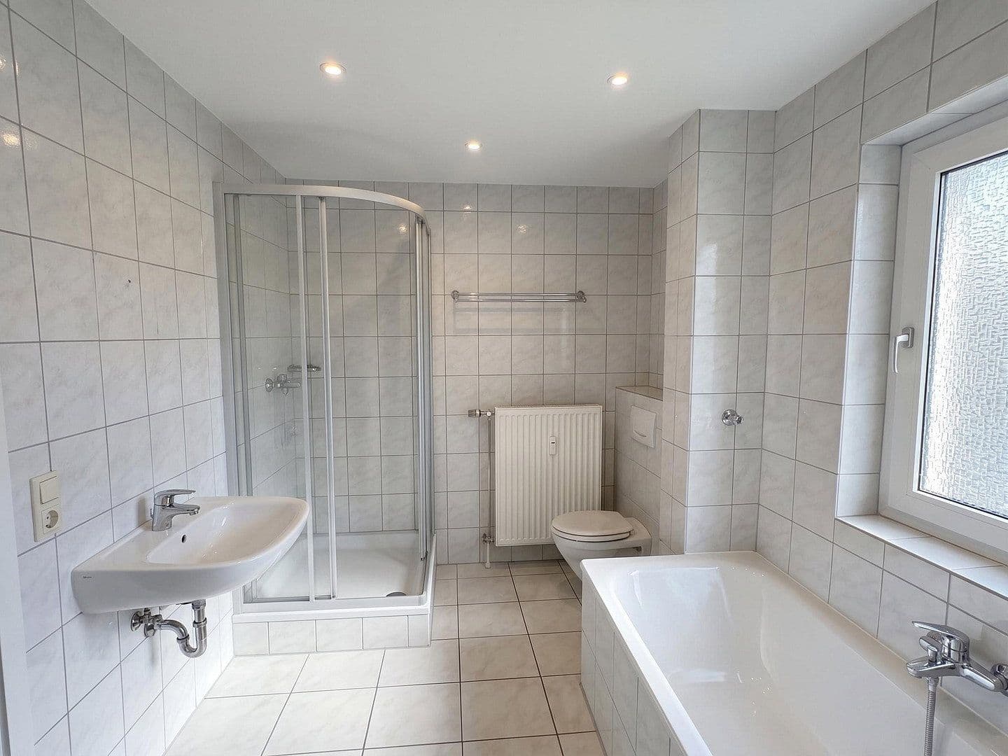Prenájom bytu 4-izbový 95 m², Schönbergstraße 21, Mönchengladbach, Severné Porýnie - Westfálsko Prenájom bytu 4-izbový 95 m², Schönbergstraße 21, Mönchengladbach, Severné Porýnie - Westfálsko