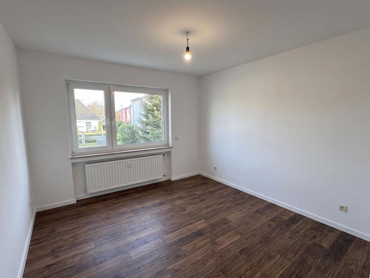Prenájom bytu 4-izbový 95 m², Schönbergstraße 21, Mönchengladbach, Severné Porýnie - Westfálsko Prenájom bytu 4-izbový 95 m², Schönbergstraße 21, Mönchengladbach, Severné Porýnie - Westfálsko