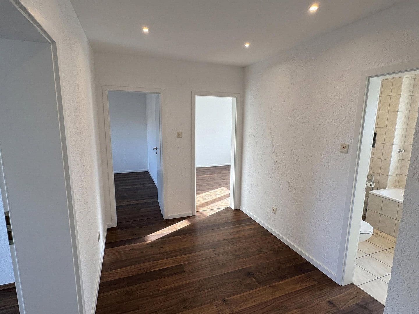 Prenájom bytu 4-izbový 95 m², Schönbergstraße 21, Mönchengladbach, Severné Porýnie - Westfálsko Prenájom bytu 4-izbový 95 m², Schönbergstraße 21, Mönchengladbach, Severné Porýnie - Westfálsko