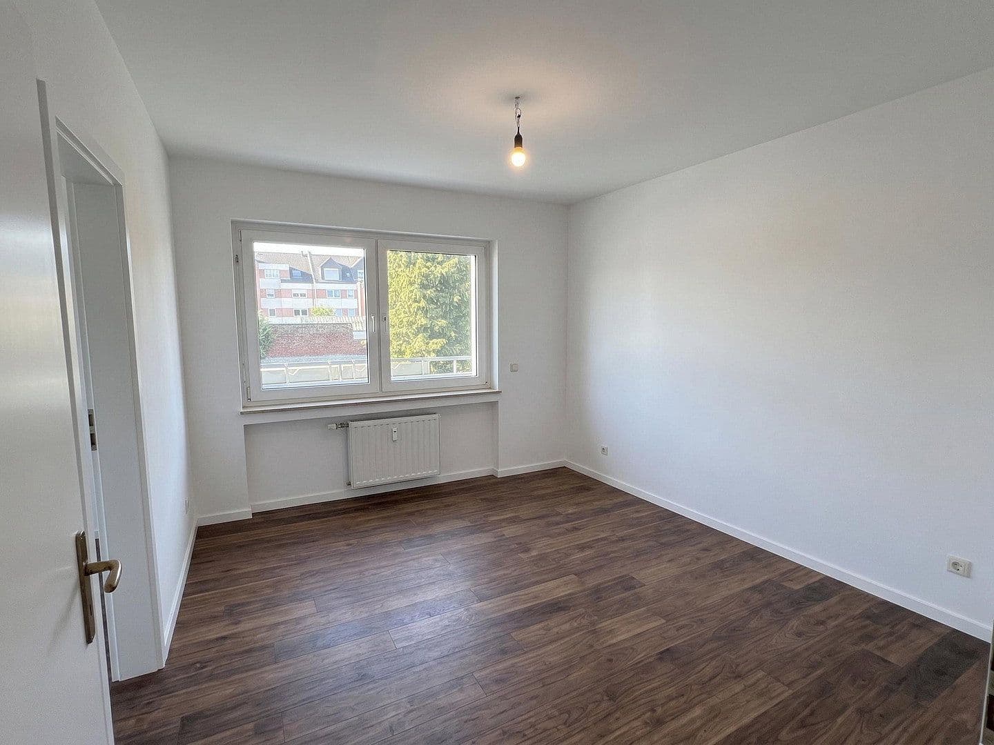 Prenájom bytu 4-izbový 95 m², Schönbergstraße 21, Mönchengladbach, Severné Porýnie - Westfálsko Prenájom bytu 4-izbový 95 m², Schönbergstraße 21, Mönchengladbach, Severné Porýnie - Westfálsko