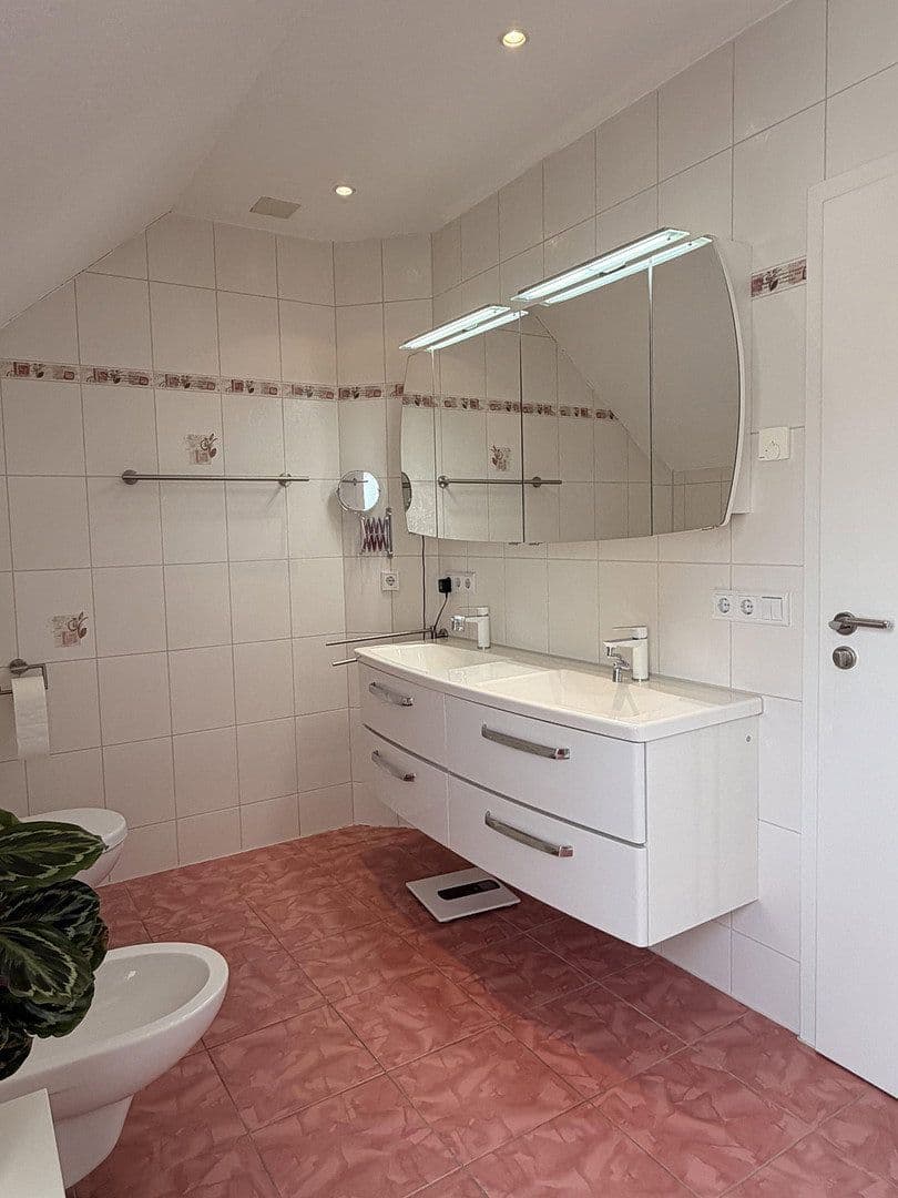 Predaj domu 176 m², pozemok 720 m², Oranienburg, Brandenbursko Predaj domu 176 m², pozemok 720 m², Oranienburg, Brandenbursko