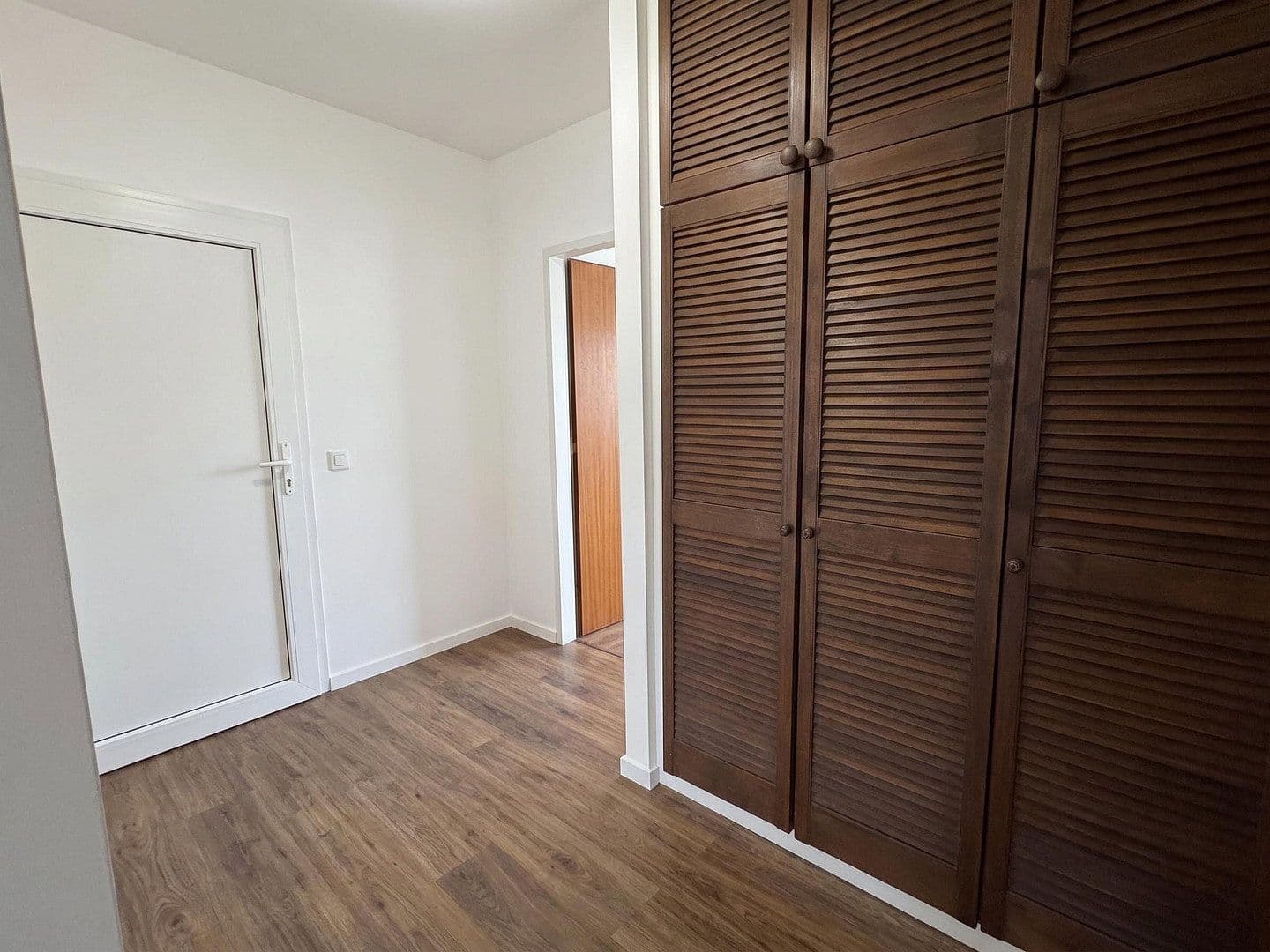 Prenájom bytu 4-izbový 100 m², Volksgartenstraße 196, Mönchengladbach, Severné Porýnie - Westfálsko Prenájom bytu 4-izbový 100 m², Volksgartenstraße 196, Mönchengladbach, Severné Porýnie - Westfálsko