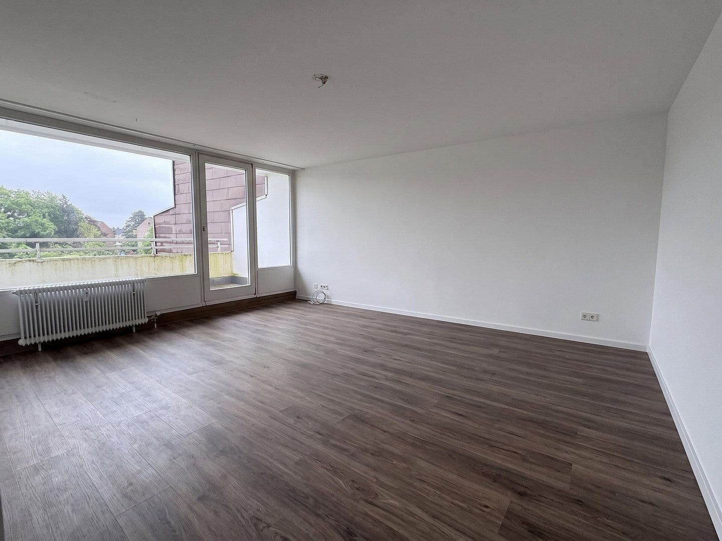 Prenájom bytu 4-izbový 100 m², Volksgartenstraße 196, Mönchengladbach, Severné Porýnie - Westfálsko Prenájom bytu 4-izbový 100 m², Volksgartenstraße 196, Mönchengladbach, Severné Porýnie - Westfálsko